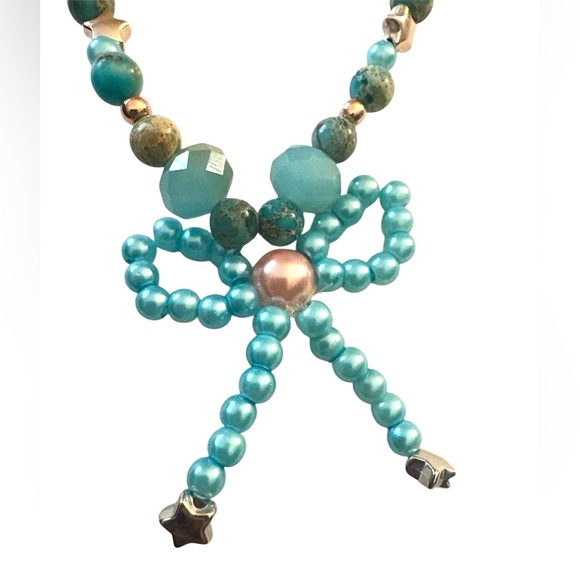 Sediment Jasper, Crystals and Glass Pearl Bow Phone Wrist Lanyard. - Picture 5 of 6